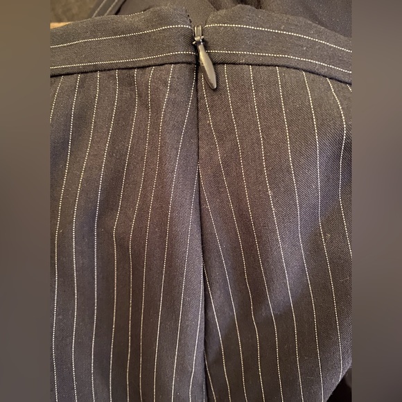 Nygård Collection navy/white pinstripe accordion pleat fully lined skirt 💙🤍 - Picture 5 of 10